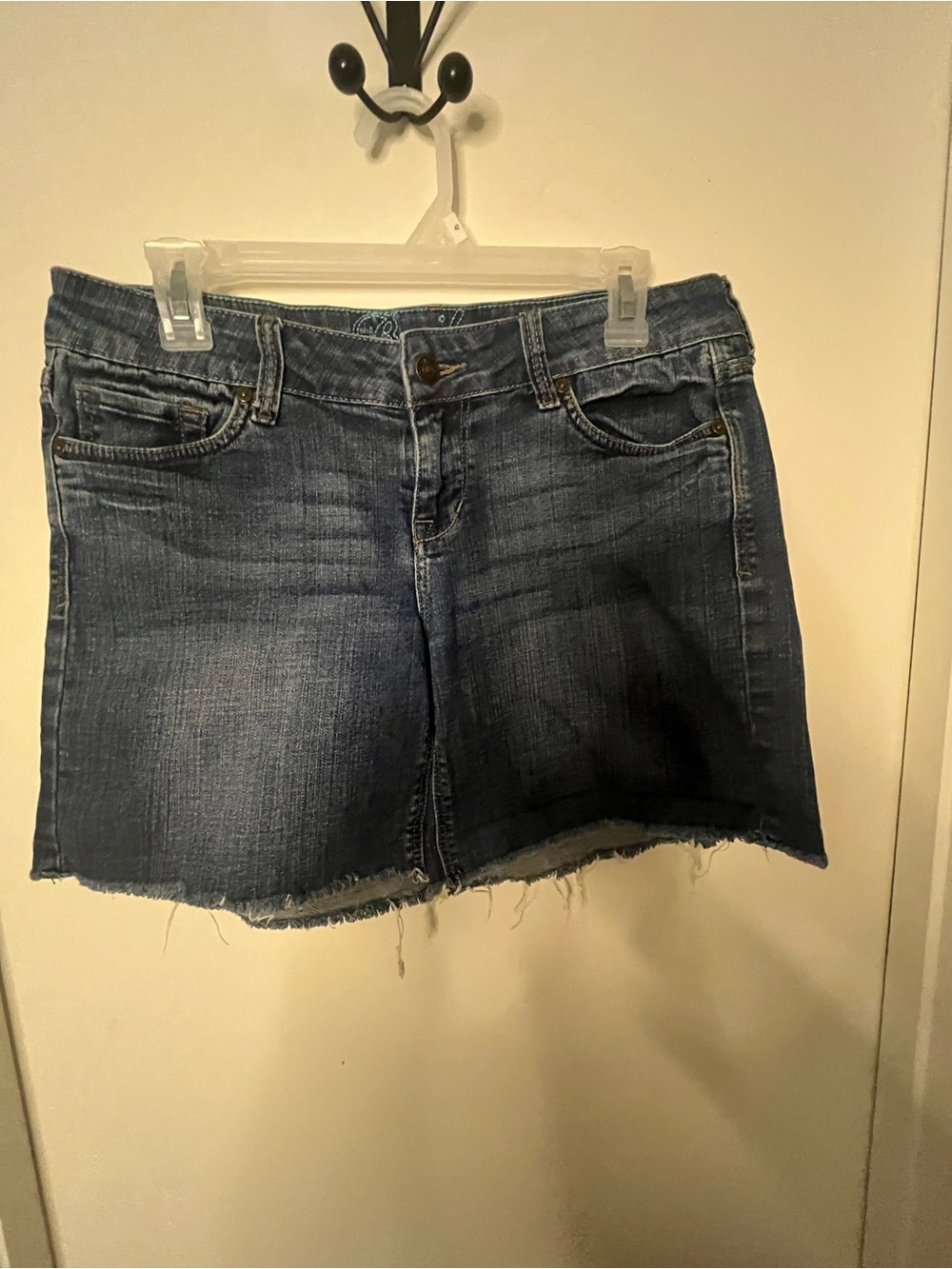 Delia’s Bailey Denim Shorts 7/8 - Picture 2 of 5